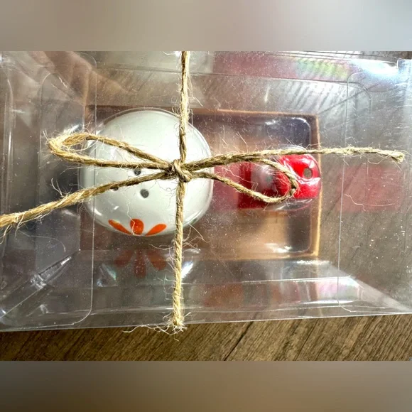 Hand Painted Ceramic Skull and Guitar Salt & Pepper Shaker Gift Set - Picture 4 of 5